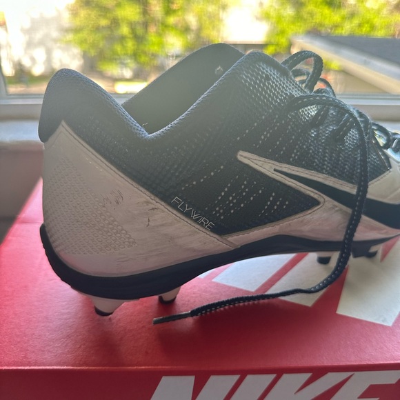 Men's White and Navy Football Cleats - Picture 2 of 6